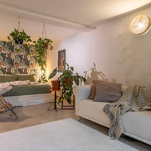 charming-apt-in-villa-with-jacuzzi-in-milan.it-lombardy.com/